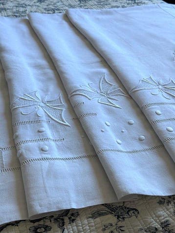 Linge de maison française. Superbe drap ancien en métis .