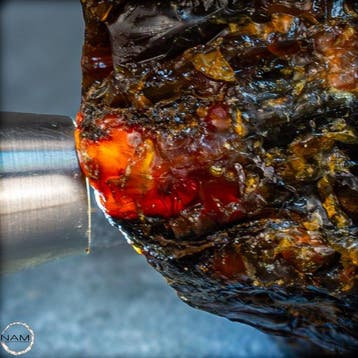 Ambre rouge naturelle, pierre brute – Transparence