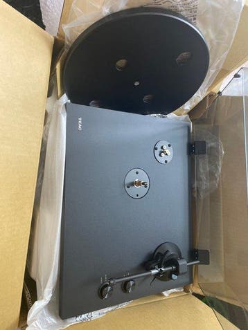 TEAC - TN-280BT Belt-Drive with Built-in Phono EQ &, Nieuw