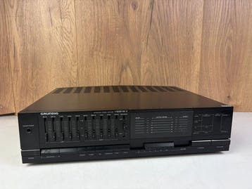 Grundig - V8200 MK 2 Amplificateur à semi-conducteurs, Audio, Tv en Foto, Radio's, Nieuw