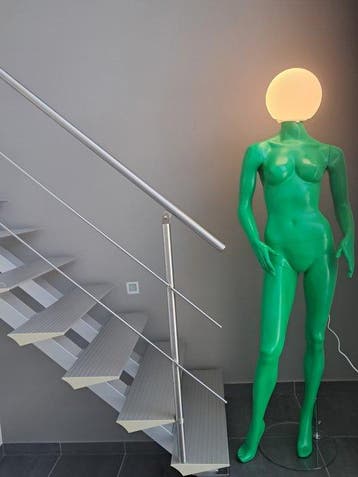 Mannequin - Kunstzinnige mannequin/lamp - Hars, polyester