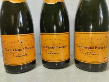 Veuve Clicquot, Ponsardin - Champagne - 3 Flessen (0.75, Verzamelen, Nieuw