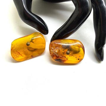 Anciens boutons de manchette avec cabochons en ambre