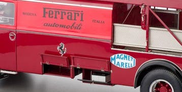 CMC 1:18 - Voiture miniature - Ferrari Racing transporter, Nieuw