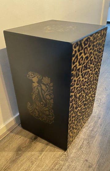 Onbekend - Cajon - Zwarte decoratieve kist met goudmotieven, Nieuw