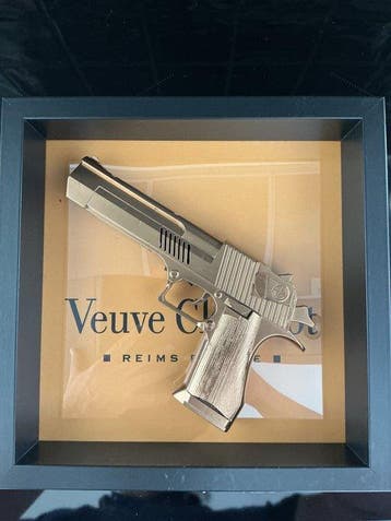 Rob VanMore (XX) - Super Shiny Golden war on Veuve Clicquot