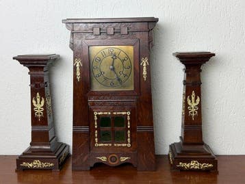 Klok en garnituur set (3) - Hout, Messing - 1900-1910 -