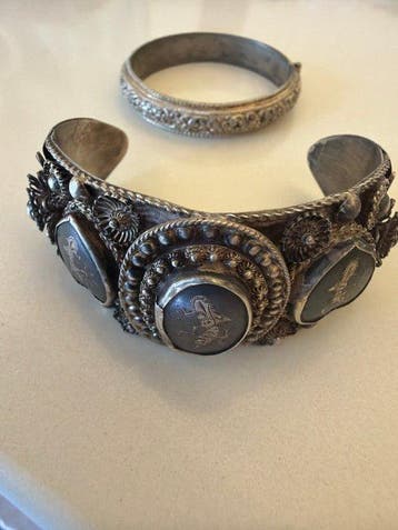 Set van 2 vintage stijve armbanden van zilver - Thailand
