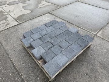 Veiling - 49 M2 Prijstopper! Betonsteen Donkergrijs 20x20x8, Nieuw