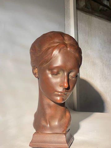 Beeldje - Art Nouveau Style Bust of a Young Maiden, Bronze