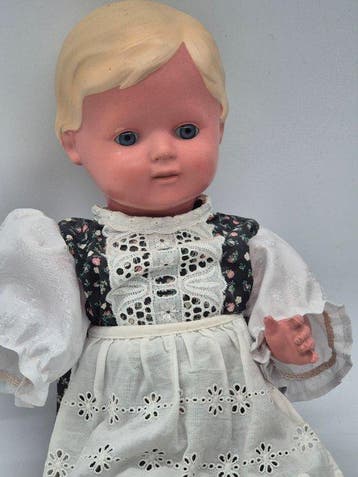 Schildkröt - Poupée Vintage Trachtenpuppe Ursel –