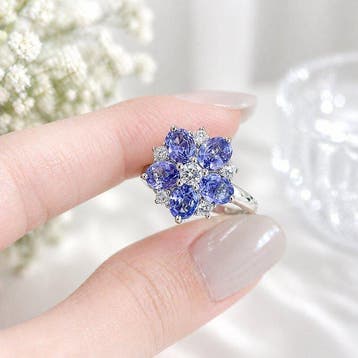***SANS RÉSERVE*** Bague en tanzanite taillée en pétales –