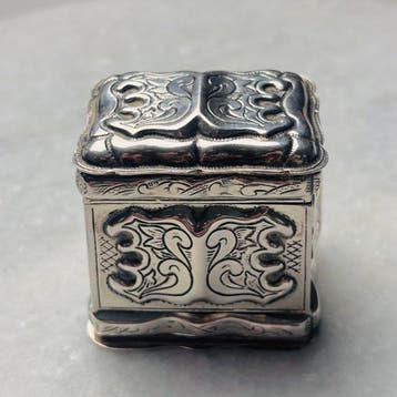 Doos - Antiek zilver .835 Roccoco doosje, gekeurd - .835, Antiek en Kunst