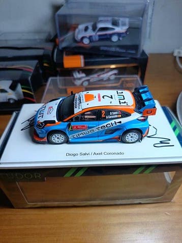 Diogo Salvi / Axel Coronado - Voiture miniature à léchelle, Collections