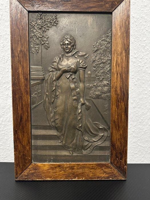 Relief, Herm. Bömpe – Bronze Relief „Edle Dame im Garten“,, Antiek en Kunst, Curiosa en Brocante
