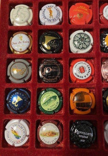 Collectie champagnecapsules - 1 blok van 48 cava-capsules.