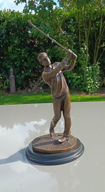 Exclusief bronzen kunstwerk - Sculpture, Golfer op marmeren
