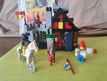 Lego Set - 6067 - Castle - Guarded Inn, Kinderen en Baby's, Speelgoed | Duplo en Lego, Nieuw