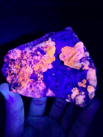385 gram zeldzaam rijk fluorescerend blauw afghanietmonster
