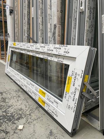 Hoogwaardig Schüco kiepraam 150x50  leverbaar uit Stock HR++, Kunststof, Verzenden, Raamkozijn, Nieuw