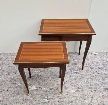 Sidetables in Franse 16e stijl met een prettig formaat -, Nieuw