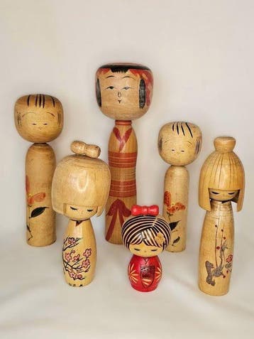Verzameling van 6 Kokeshi-poppen - Hout - Japan - Shwa