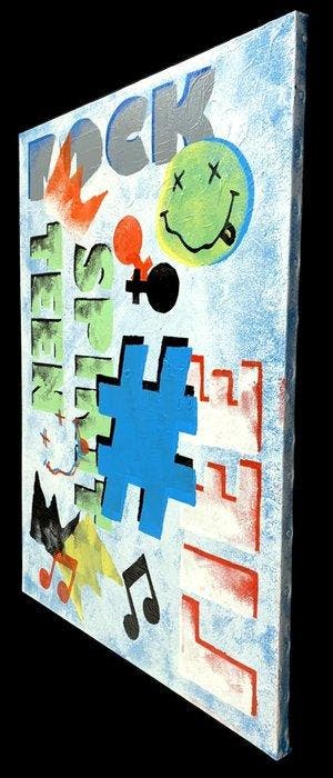 Mana Key (1982) - About a girl