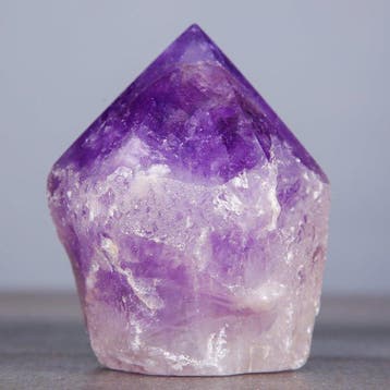 Een druppel paarse aarde - Amethistpunt uit geode - Bolivia