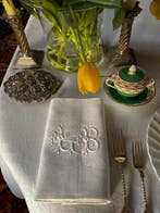 6 vroege XXe-eeuwse damastlinnen servetten met L.B.