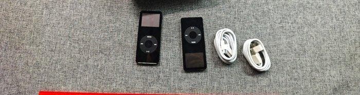 Apple - Lot of 2 (2GB & 4GB) –Apple iPod Nano 1st Generation, Consoles de jeu & Jeux vidéo, Consoles de jeu | Accessoires Autre