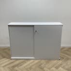 Kinnarps schuifdeurkast vv 4 legborden en sleutel (hxbxd), Huis en Inrichting, Gebruikt