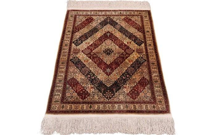 Signed Semi-Antique Silk Hereke Carpet with ~1 Mio. Knots/m², Huis en Inrichting, Stoffering | Tapijten en Vloerkleden