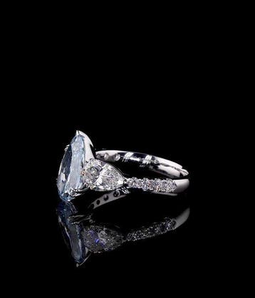 Ring - 18 karaat Witgoud - 4.30ct. tw. Blauw Diamant (Fancy, Nieuw