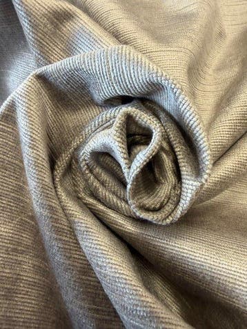 Kvadrat - 1803Hoogwaardig getuft fluweel in een elegante