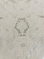 Tafelkleed (13) - 257 cm - 165 cm - Handgeborduurd Linnen