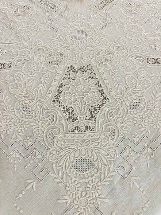 Tafelkleed (13) - 257 cm - 165 cm - Handgeborduurd Linnen, Antiek en Kunst, Antiek | Tapijten, Tafelkleden en Textiel
