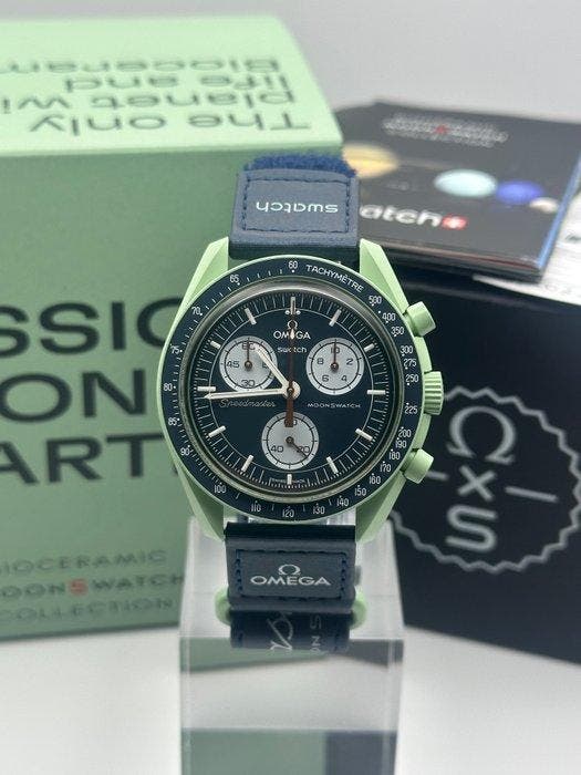 Omega x Swatch - MoonSwatch - Mission on Earth - Sans prix, Handtassen en Accessoires, Horloges | Heren