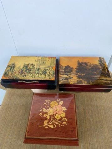 Sieradendoos (3) - Met muziek - Hout, en ander materiaal