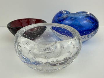 Three Large Hand-Blown Bullicante Art Glass Ashtrays in