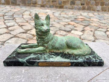 Naar D. H. Chiparus - sculptuur, Politiehond - 25 cm -