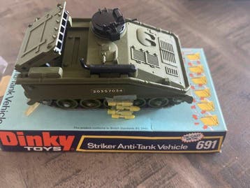 Dinky Toys - Modèle réduit (2) - Striker, Nieuw