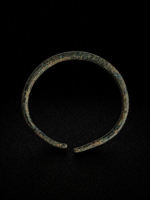 Keltisch vroeg La Tène, 12e–9e eeuw v.Chr. Brons Armband, Antiquités & Art, Antiquités | Autres Antiquités