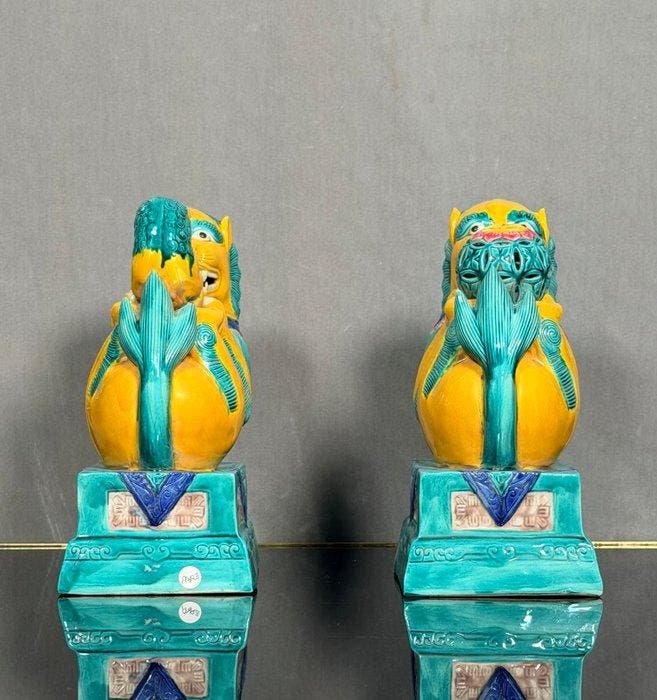 Figuur - Pair of porcelain foo dogs - Porselein - China, Antiek en Kunst, Antiek | Overige Antiek
