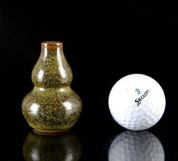 Een Chinees theedust geglazuurd dubbelkalebas miniatuurvaas