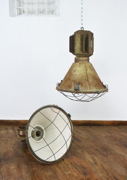 Mesko - Plafondlamp - Staal, Glas - Twee Poolse industriële, Antiquités & Art, Antiquités | Éclairage