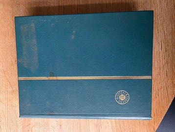 Monde - 8 livres sur les timbres du monde