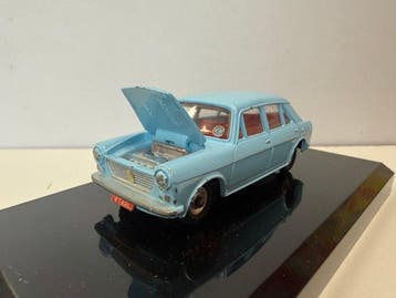 Dinky Toys 1:43 - Voiture miniature - 140 - Morris 1100 - En