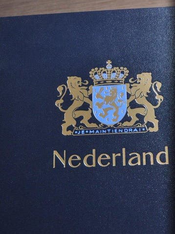 Pays-Bas - lot de recherche comprenant notamment des timbres