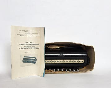 Rekenmachine - Vintage rekenapparaat voor het berekenen van