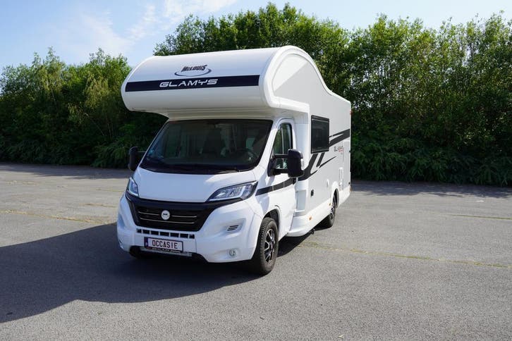 McLouis Glamys 320 met 35522 km en stapelbedden achter 43946, Caravanes & Camping, Camping-cars